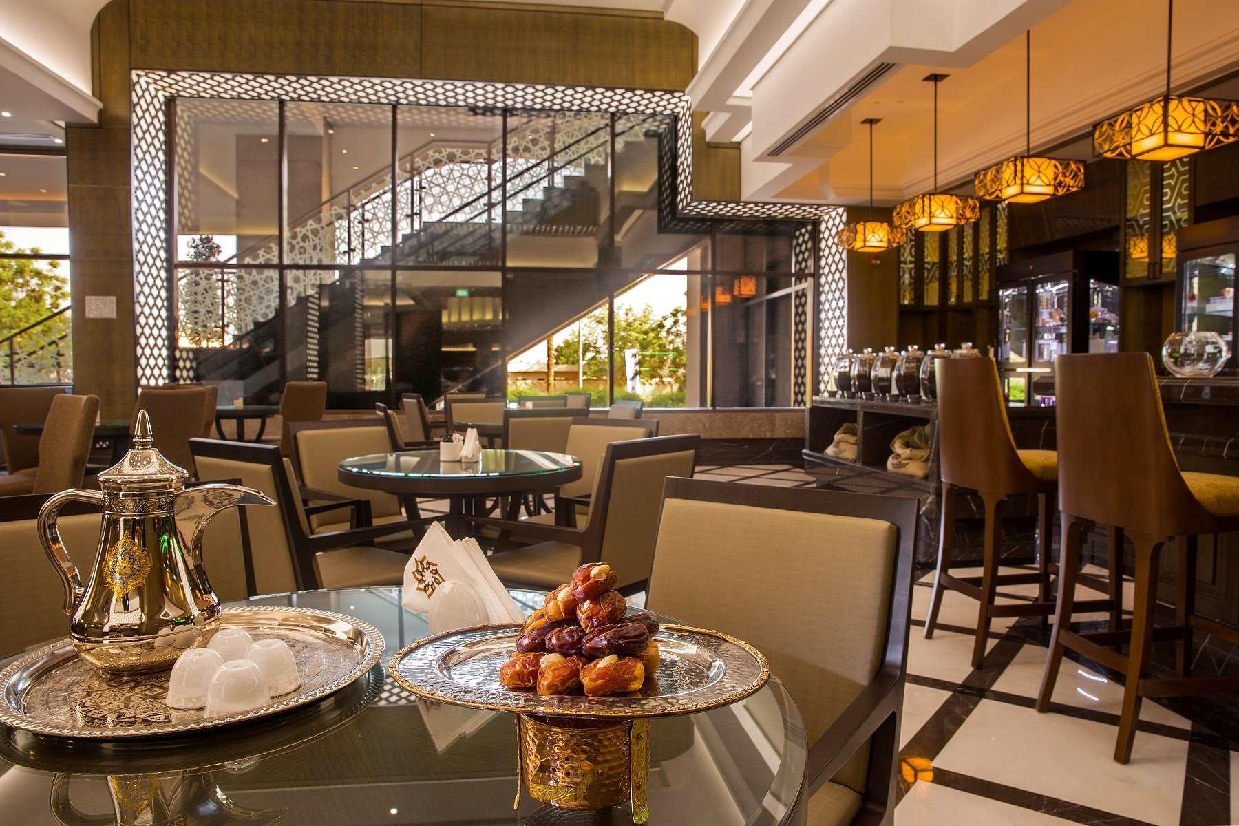 Ayla Grand Hotel Al Ain Exterior foto The interior of the restaurant