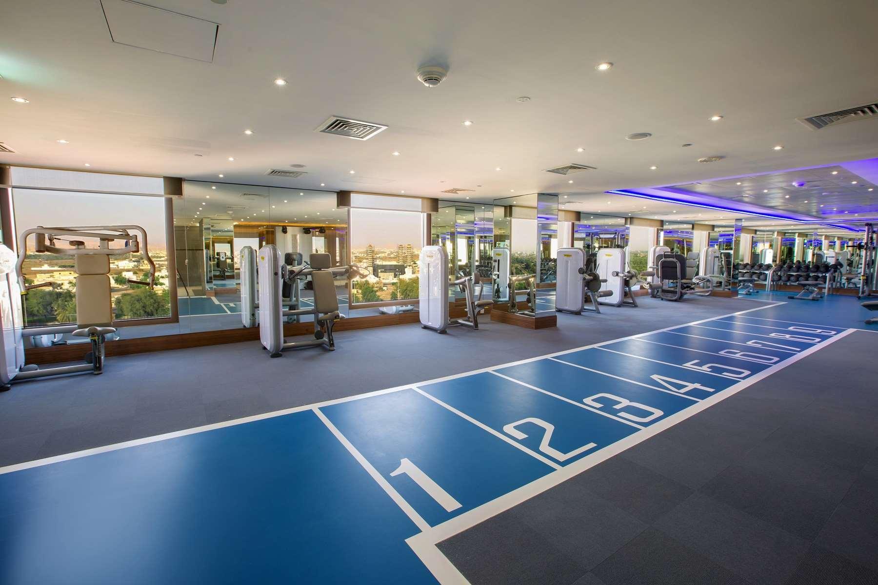 Ayla Grand Hotel Al Ain Exterior foto The gym at the InterContinental