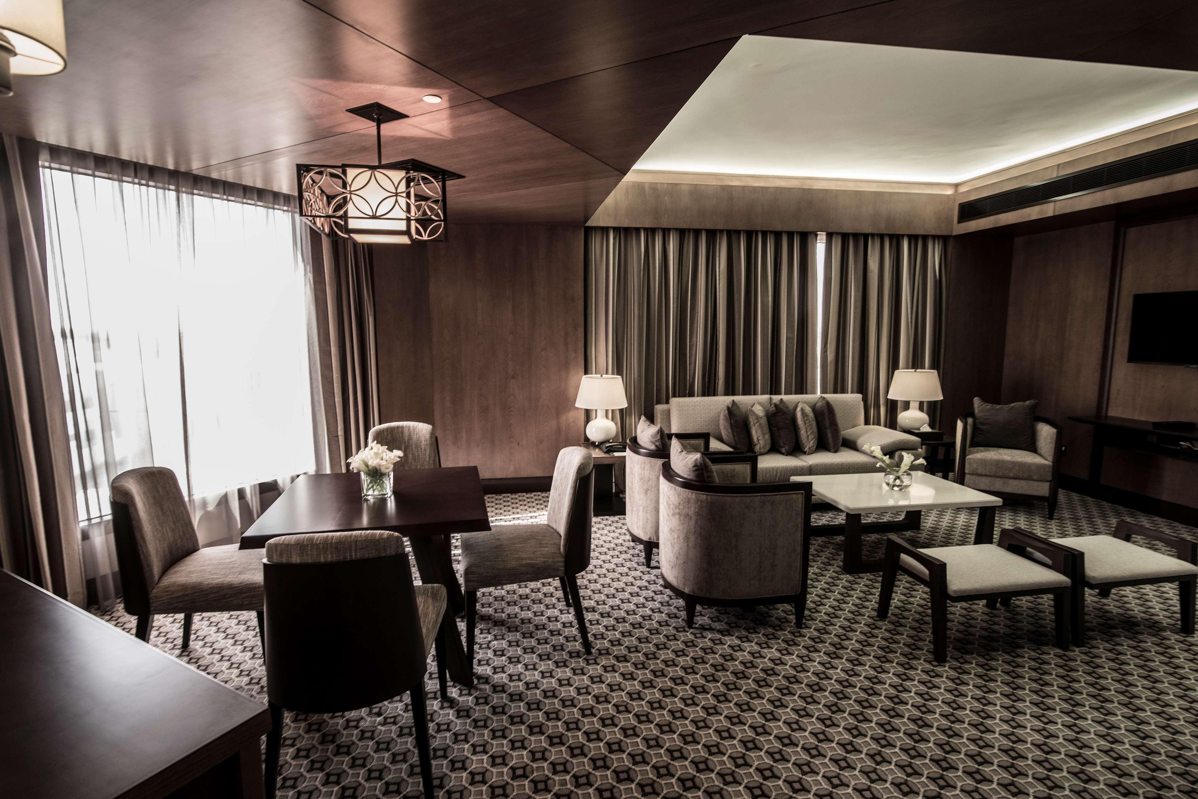 Ayla Grand Hotel Al Ain Exterior foto The interior of a suite