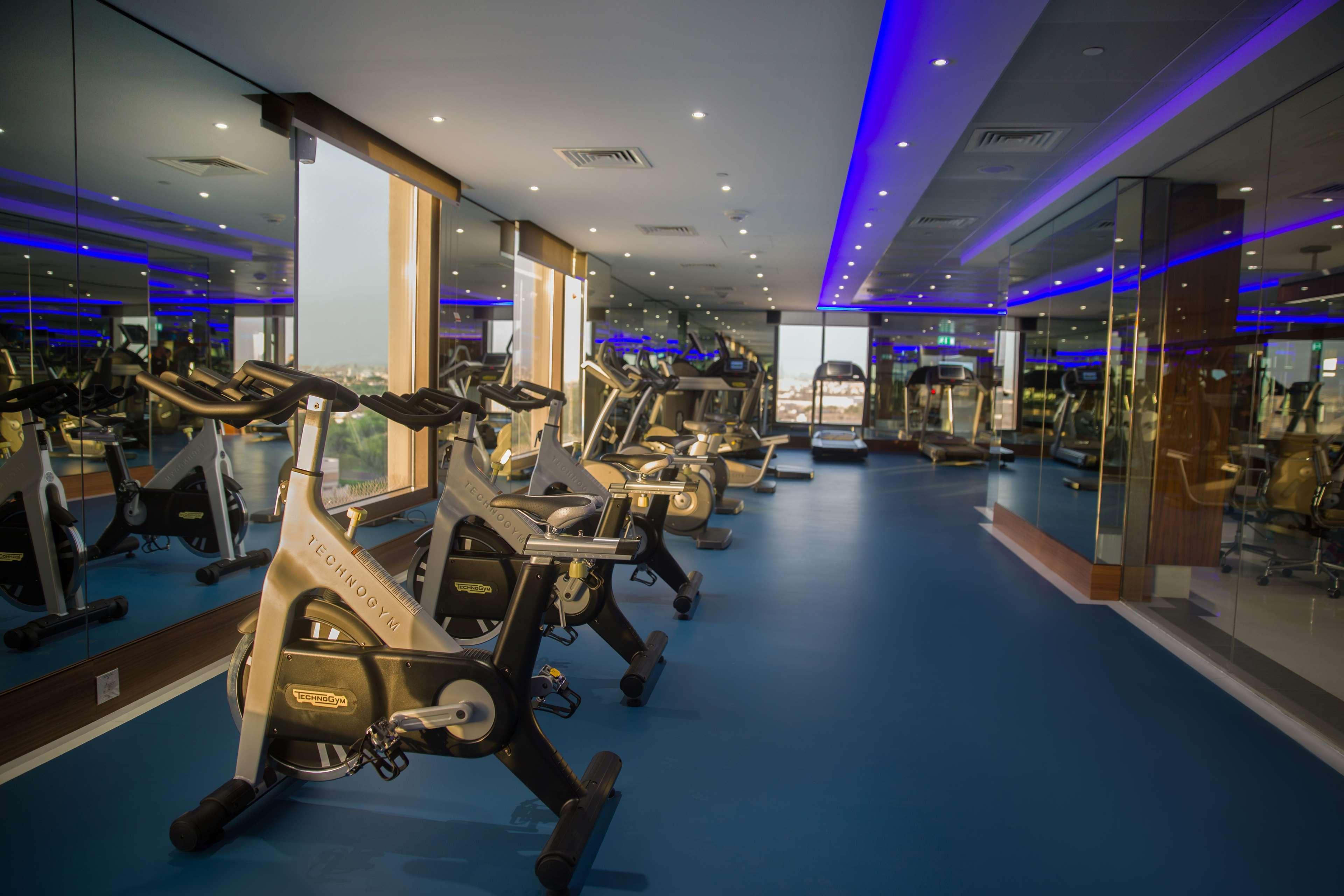 Ayla Grand Hotel Al Ain Exterior foto The gym at the hotel