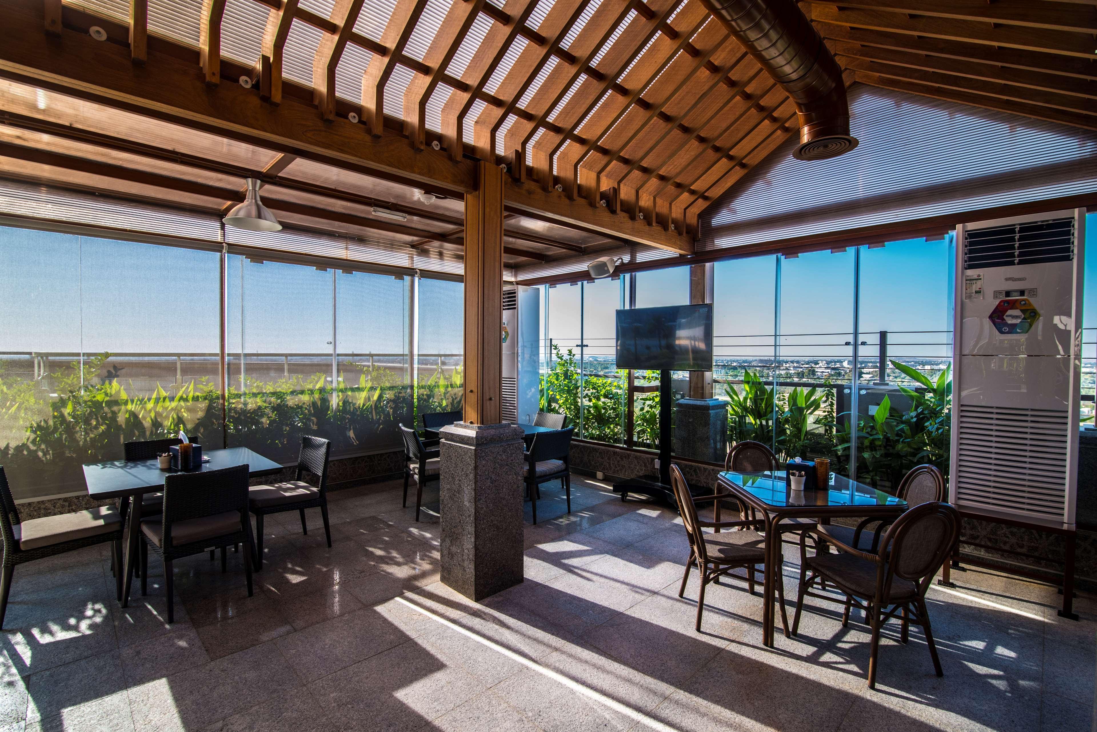 Ayla Grand Hotel Al Ain Exterior foto The Sky Bar
