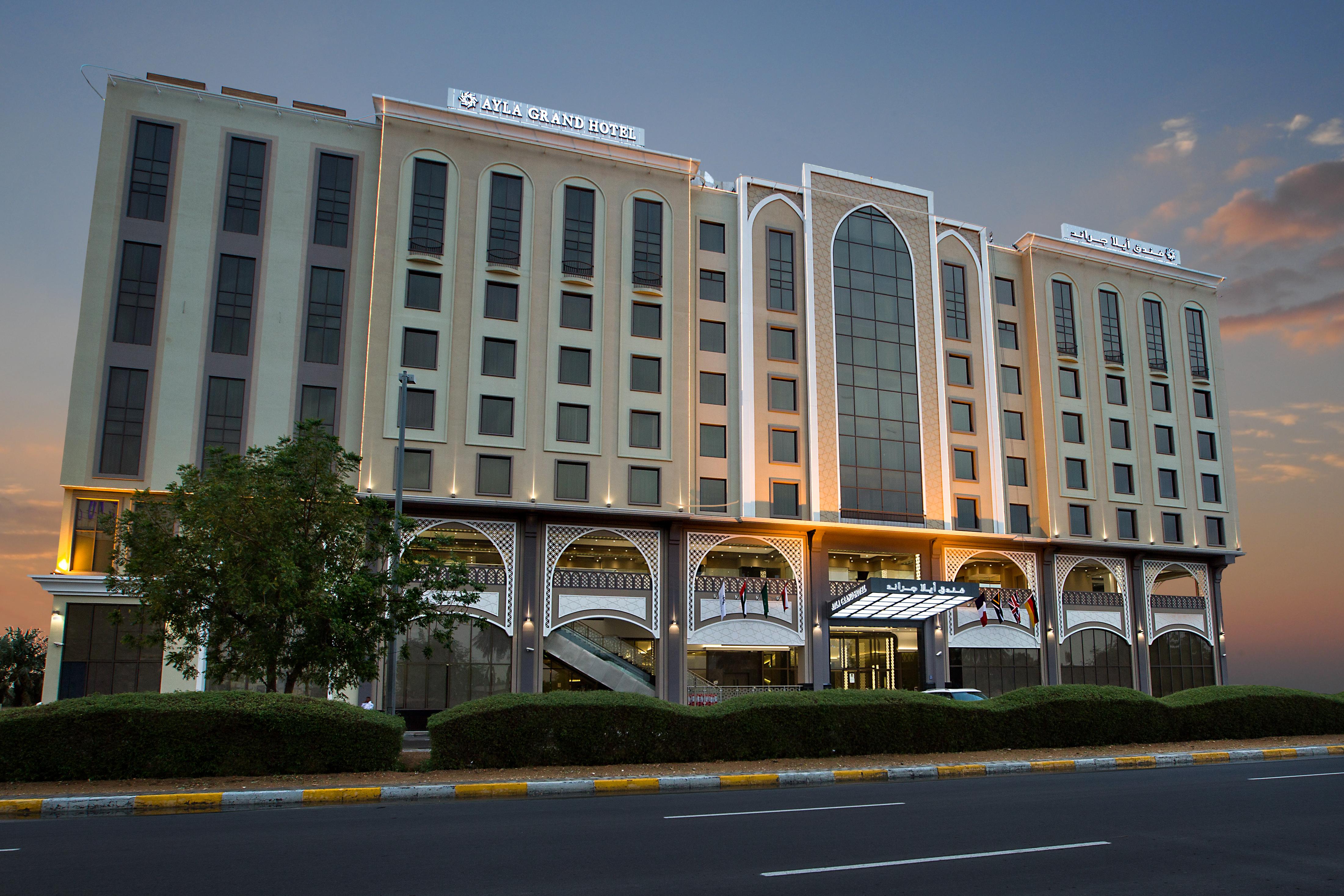 Ayla Grand Hotel Al Ain Exterior foto The hotel in 2012