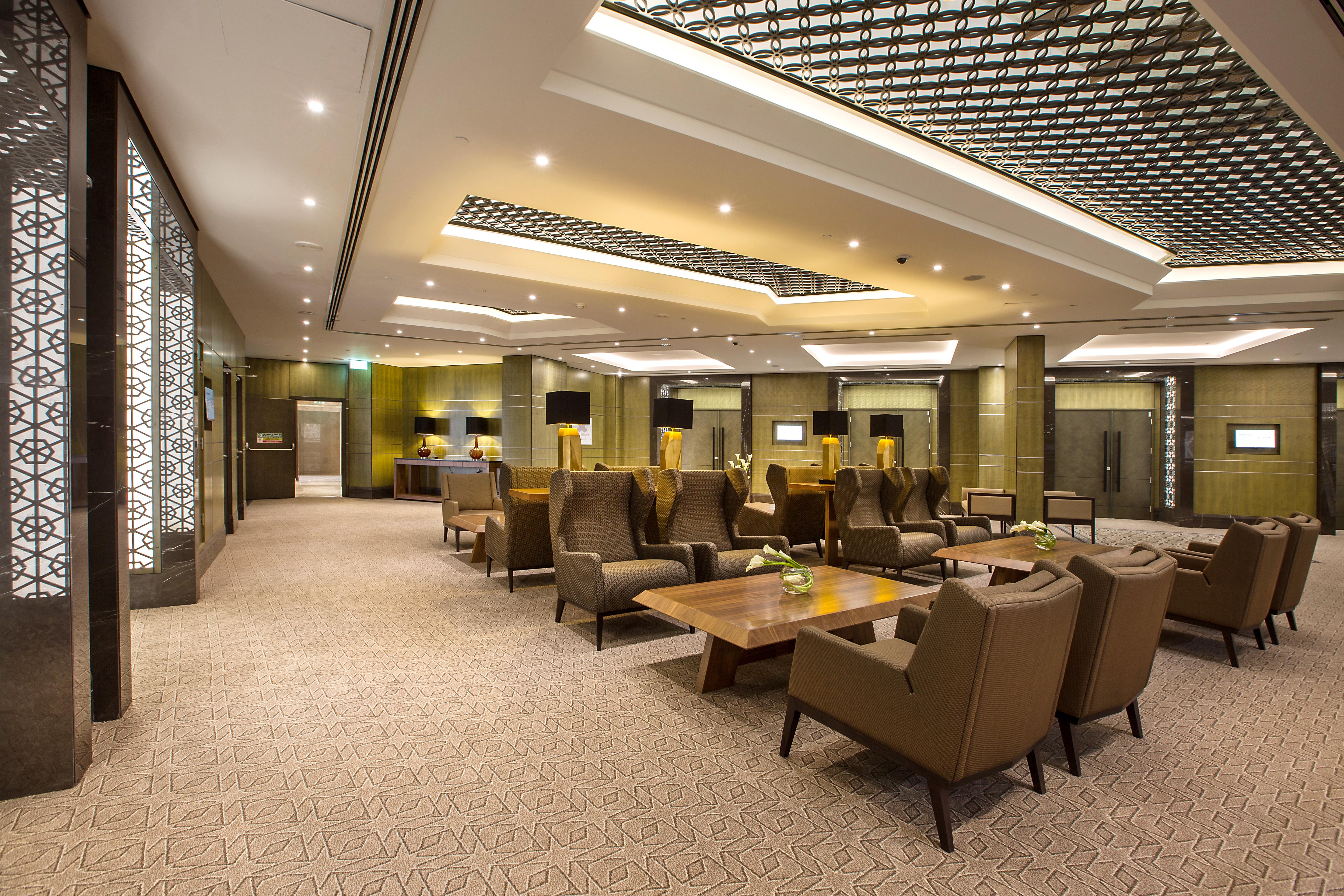 Ayla Grand Hotel Al Ain Exterior foto The lounge at the airport